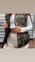 Load image into Gallery viewer, Camo Pocket Front Puffer Gilet

